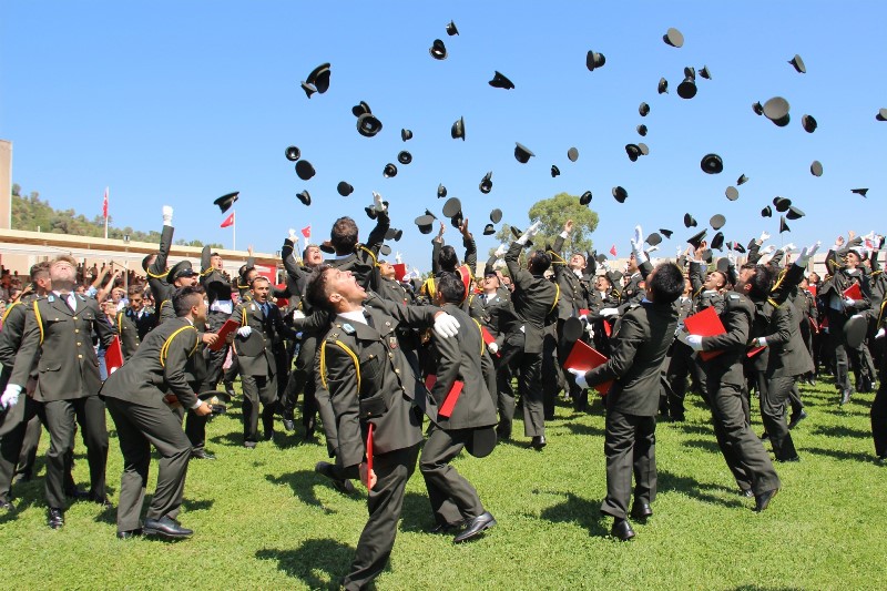 Genç subay adaylarının mezuniyet heyecanı