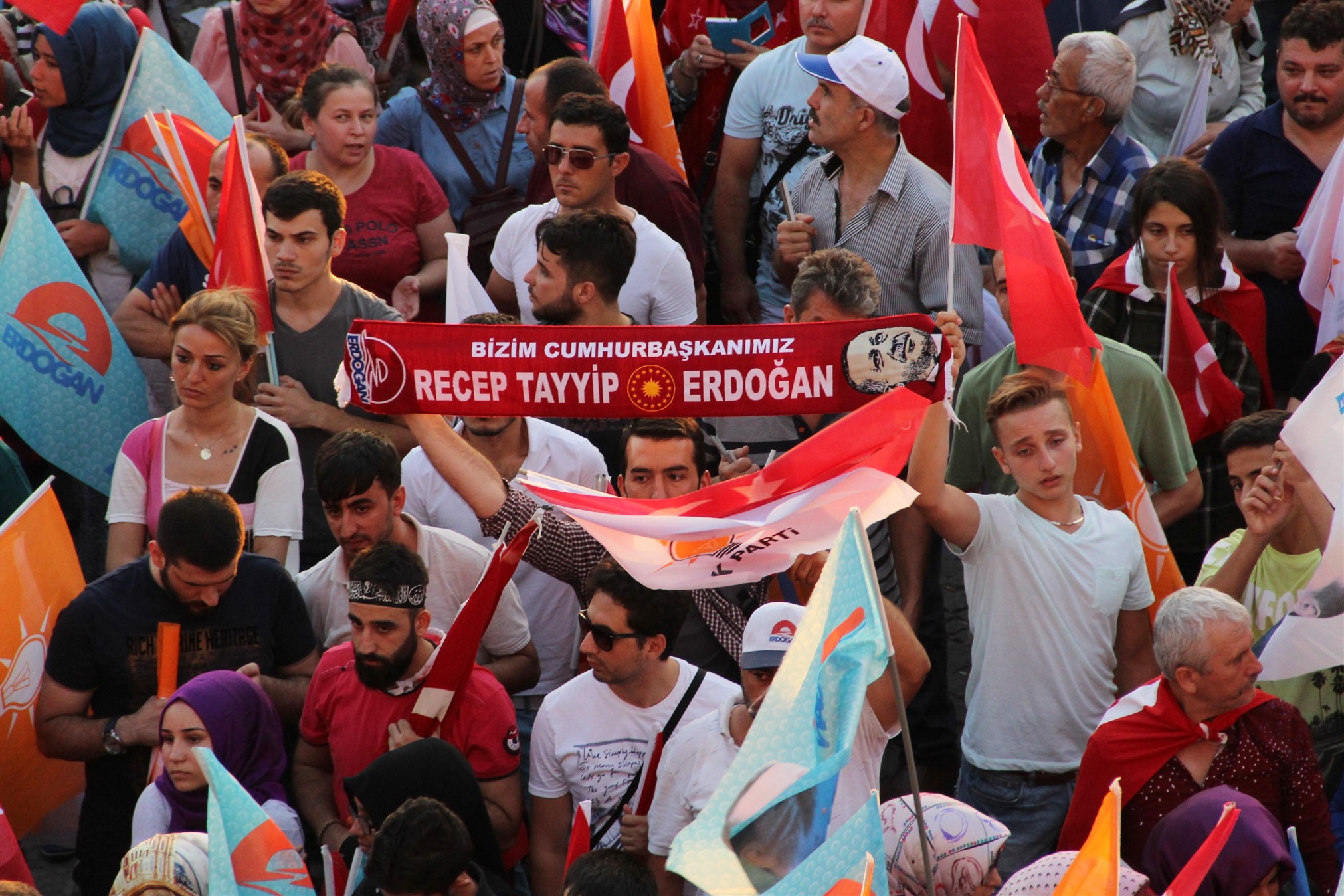 İzmir’de darbe girişimine karşı demokrasi nöbeti