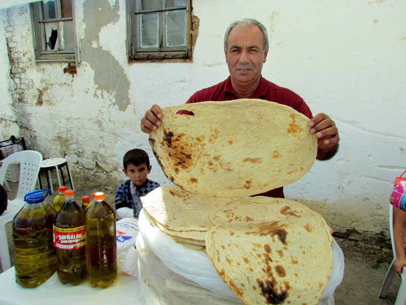 Germiyan'da ekmekler yarıştı