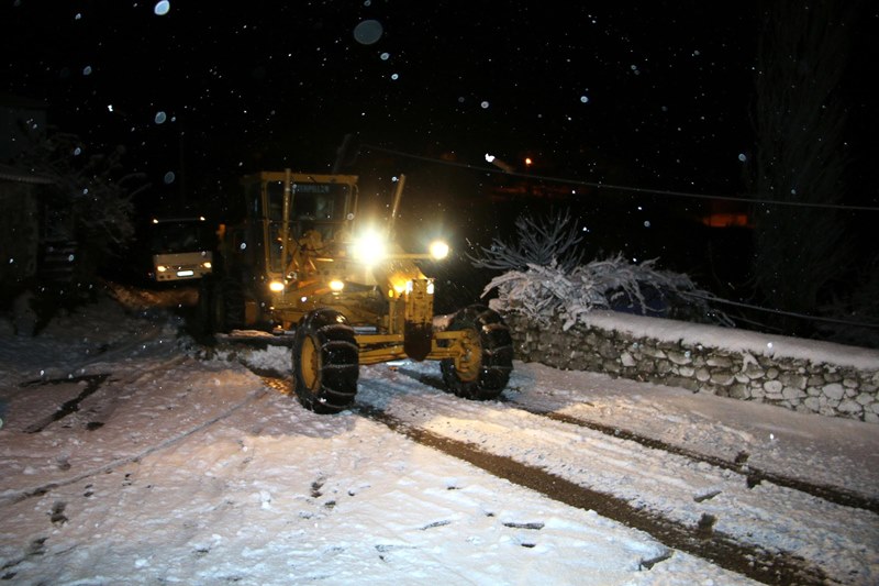 İzmir'de kar çileye dönüştü