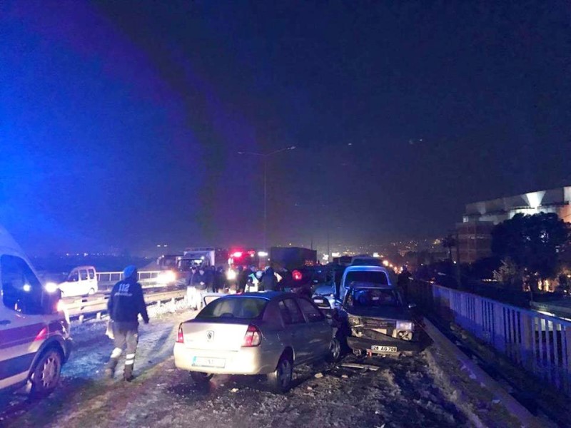 İzmir'de buzlanma kazaları