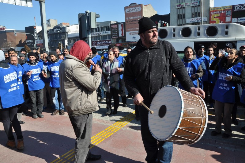 Karabağlar'da belediye işçileri greve gitti