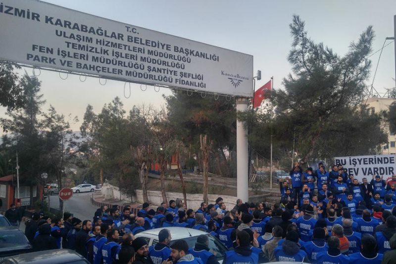 Karabağlar'da belediye işçileri greve gitti