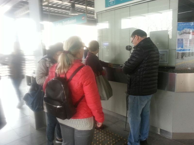 İzmir Metro ‘kapalı gişe’