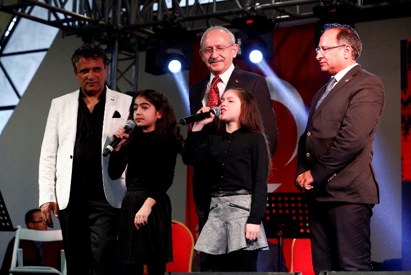 CHP Lideri Kılıçdaroğlu Romanlarla buluştu