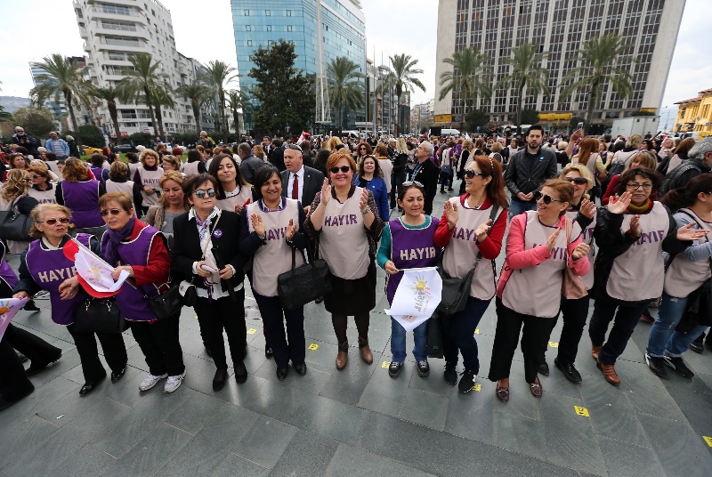 CHP'li kadınlar 'hayır' yazdı