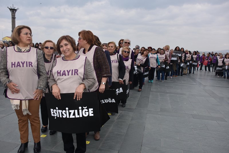 CHP'li kadınlar 'hayır' yazdı