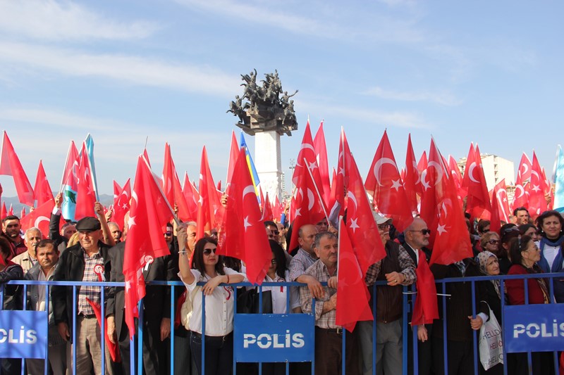 Meral Akşener İzmir'de halka seslendi