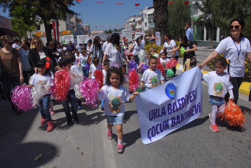 Urla'nın renkli festivali başladı
