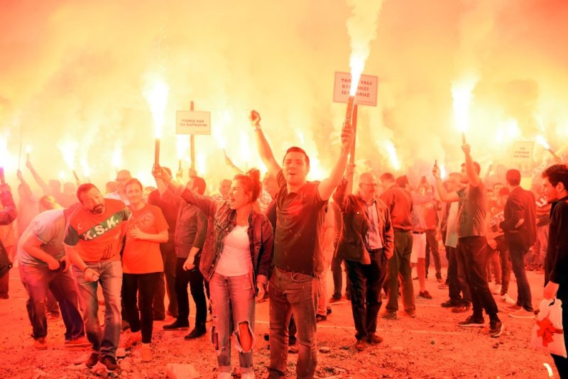Karşıyaka’dan meşaleli protesto