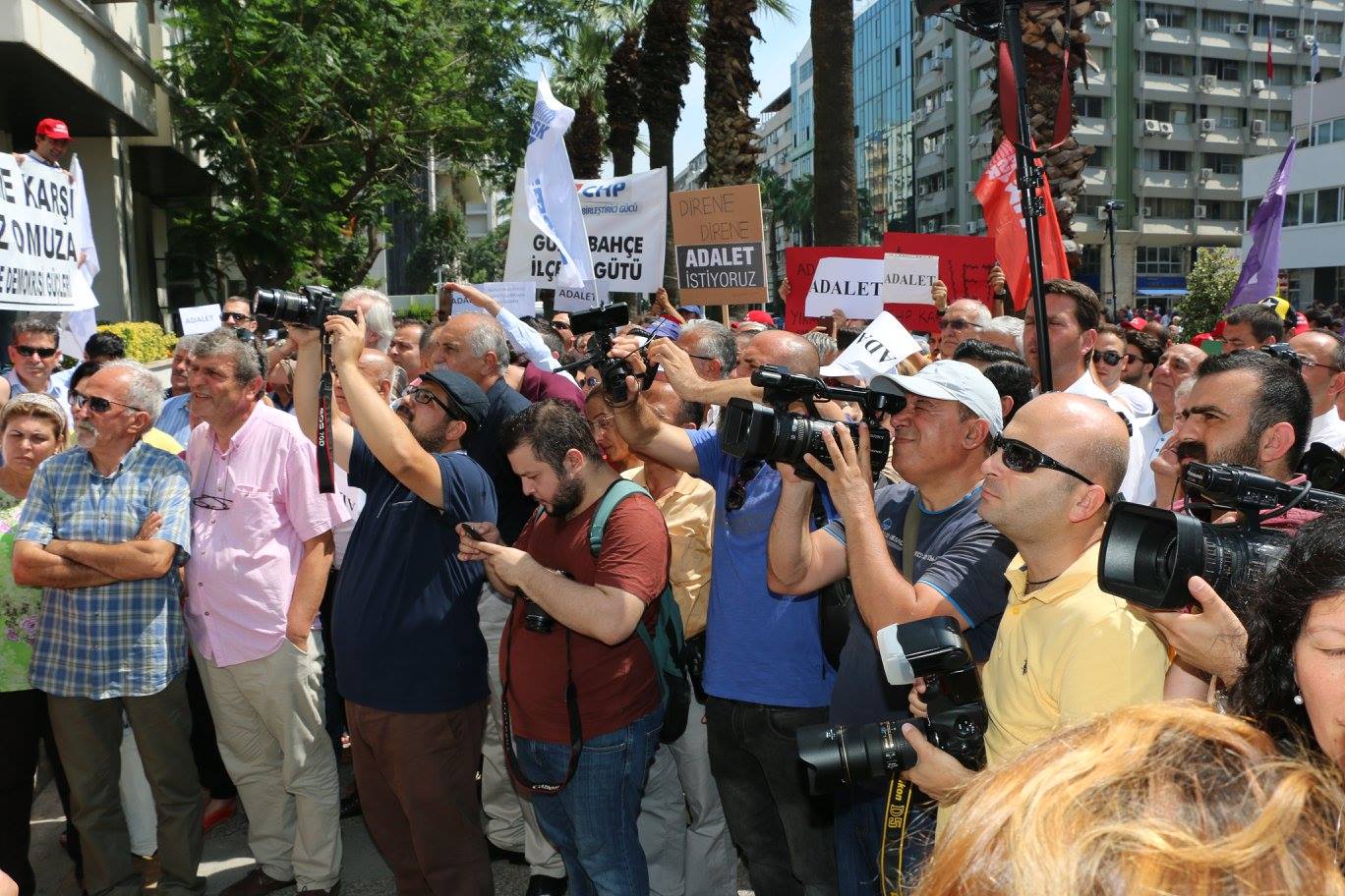 CHP 'adalet' için toplandı