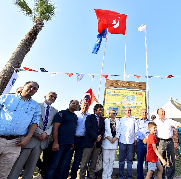 İzmir Körfezi'ne ilk Mavi Bayrak