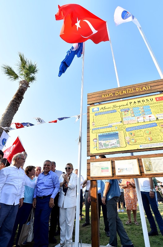 İzmir Körfezi'ne ilk Mavi Bayrak