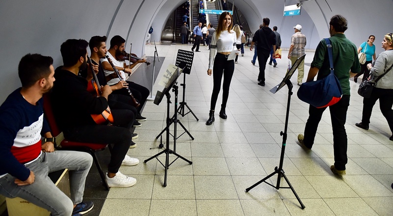 İzmirlilere Metro ve İZBAN'da küçük sürprizler