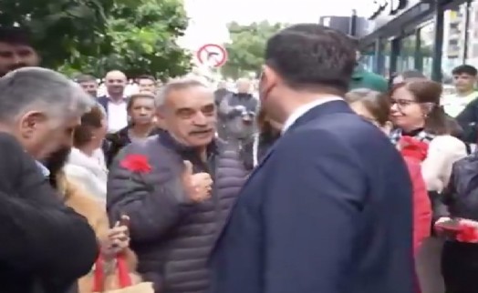 İzmirli bir vatandaştan Hamza Dağ’a: AK Parti rozetini takamıyorsunuz!