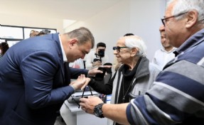 Seferihisar’da emeklilerin hesabına 2 bin TL yattı