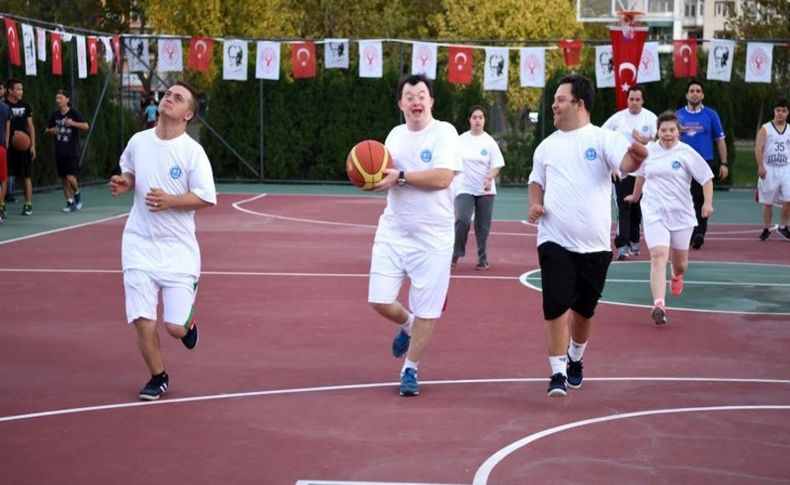 Bornova’da sokak basketbolu heyecanı