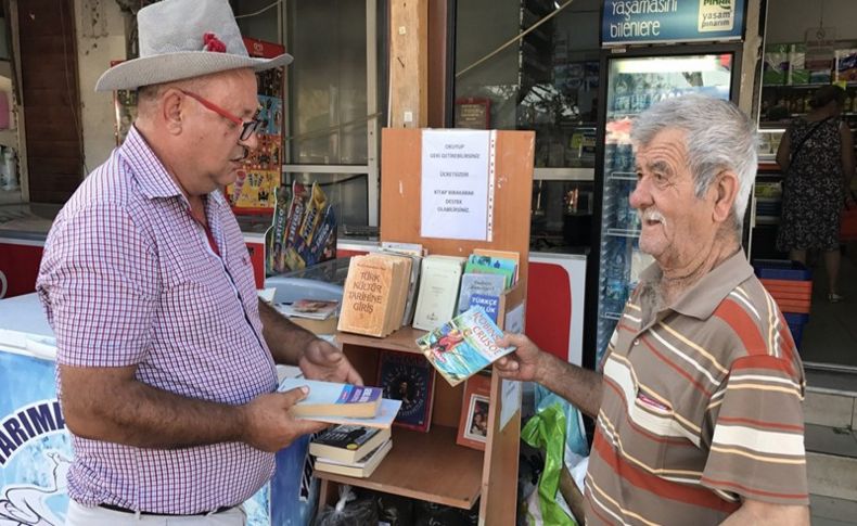 'Herkes okusun' diye sokak kitaplığı kurdu