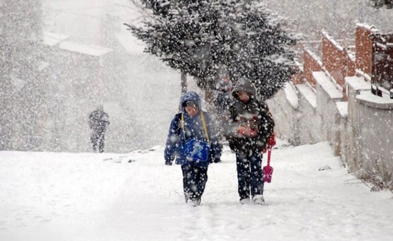 İzmir'in 6 ilçesinde eğitime kar engeli