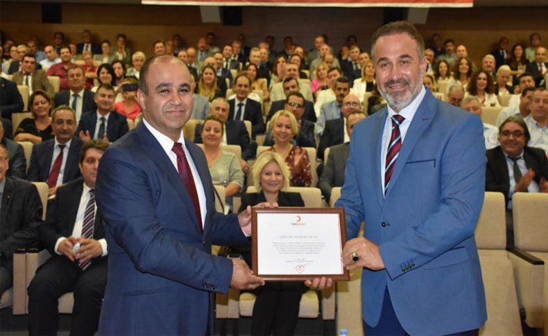 'İzmir sana kanım feda' projesine katılan okullara ödül