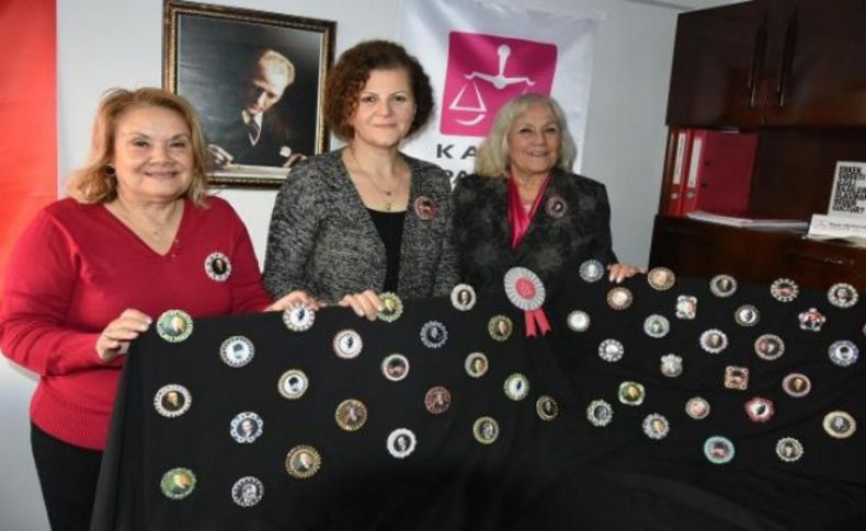 Kadın Partisi'nde Atatürk rozetleri sergisi