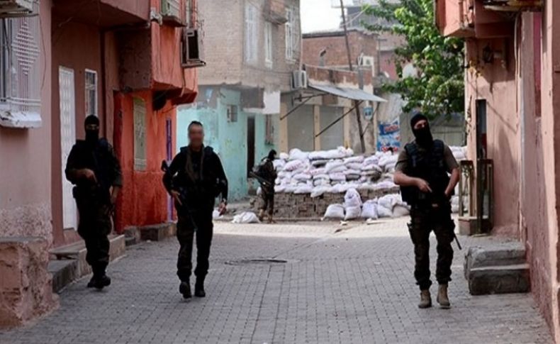 Diyarbakır karıştı: Sur'da 4 polis yaralandı