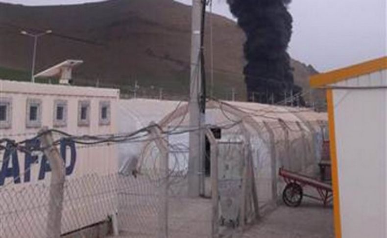 Çadır kentte yangın: 3 çocuk öldü, 6 yaralı