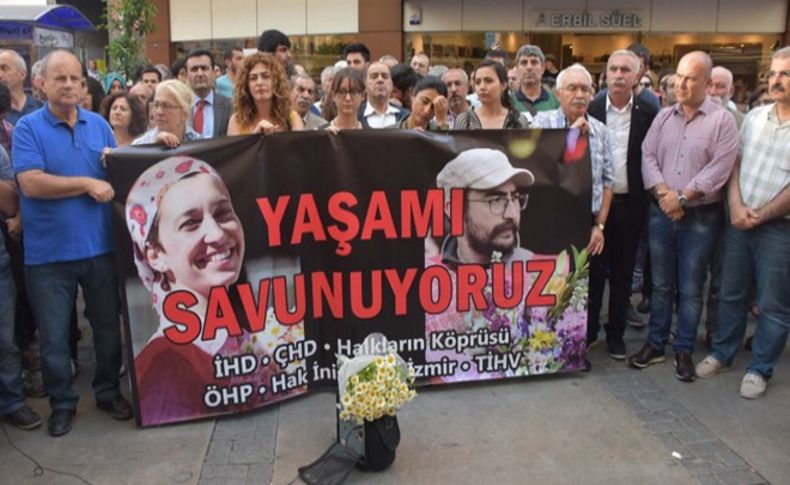 Açlık grevi yapan öğretim üyelerine İzmir'den destek