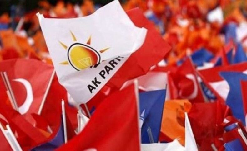 AK Parti'de flaş istifa