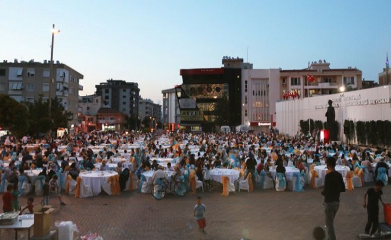 AK Parti Narlıdere’den bin 500 kişilik 'Gönül Sofrası'