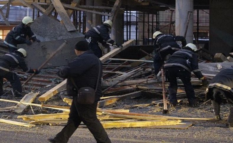 Akdeniz Üniversitesi'nde bina iskeleti çöktü