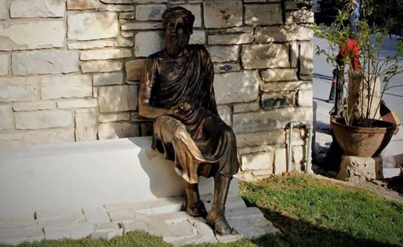 Anaksagoras heykeli yeni yerinde