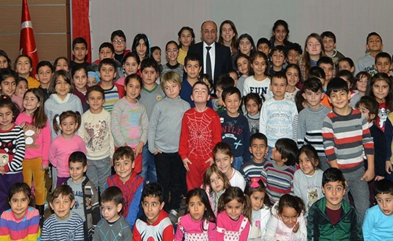 Başkan Hasan Arslan çocuklarla film izledi
