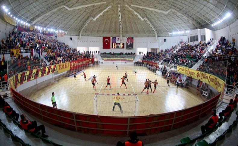 Atatürk Spor Kompleksi’nde  ilk uluslararası maç oynandı
