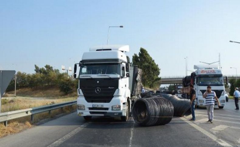 Aydın-İzmir Otoyolu'nu 3 saat trafiğe kapattı