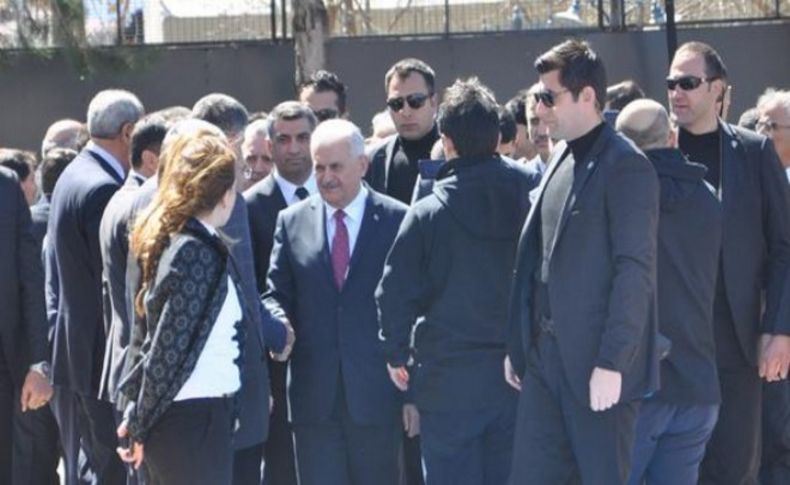 Başbakan Yıldırım'ı CHP'li milletvekili karşıladı