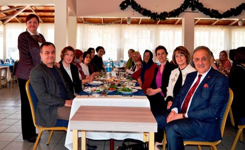 Başkan eşinden AK Partili kadınlara kahvaltı