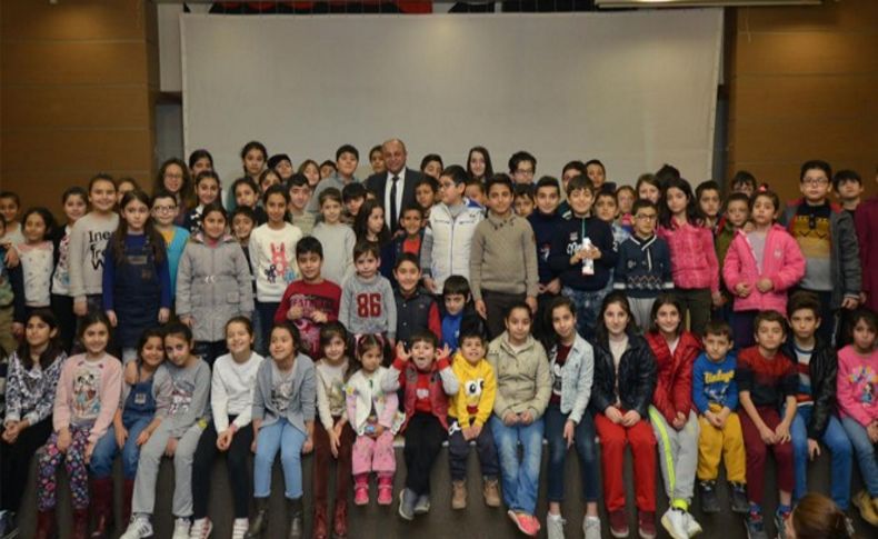 Başkan Hasan Arslan çocuklarla filmi izledi