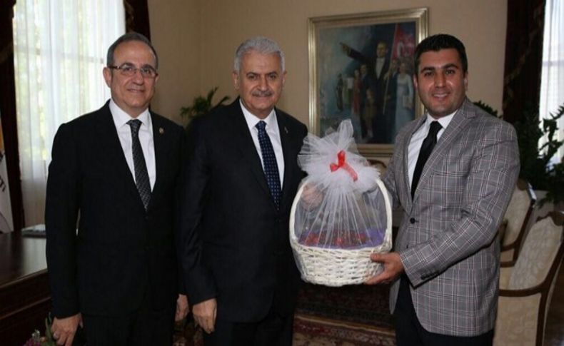 Başkan Uğurlu'dan Başbakan Yıldırım'a kiraz hediyesi