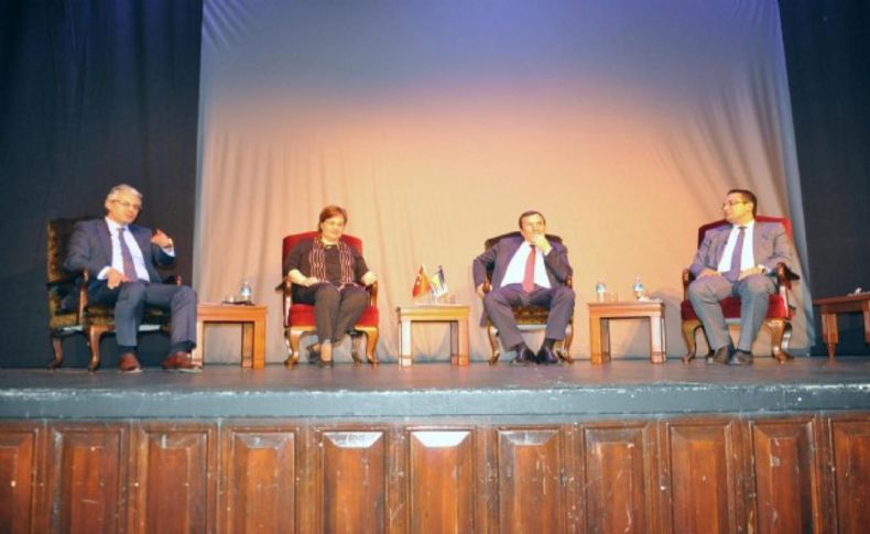 İzmirli başkanlar tiyatroyu konuştu