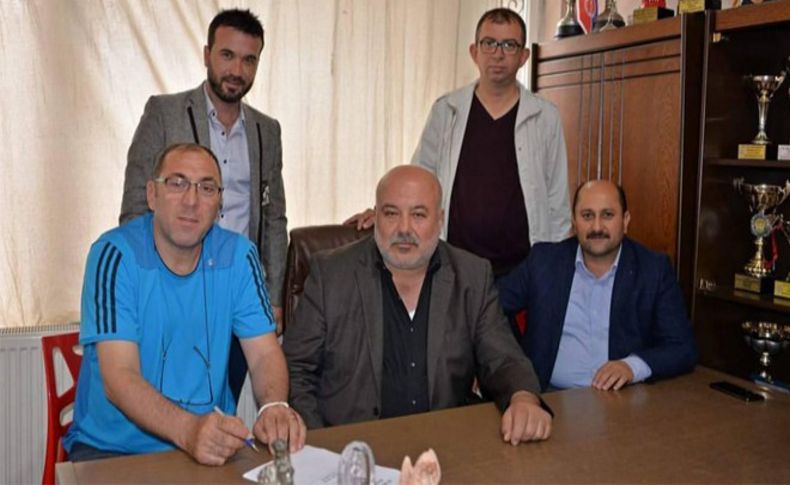 Bergama Belediyespor'da Eroğlu imzaladı