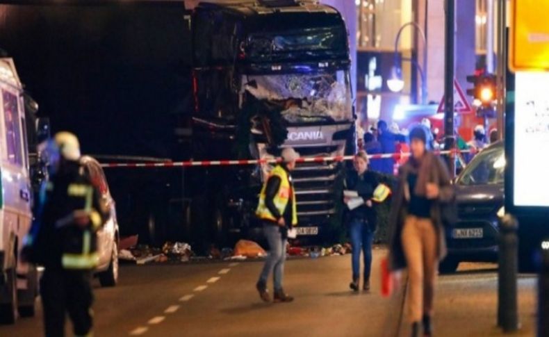 Berlin'de Noel pazarına saldırı: 12 ölü