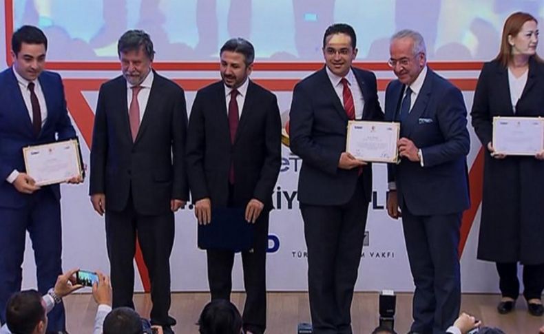 Bornova Belediyesi’ne Türkiye Bilişim Vakfı ve TÜSİAD onuru