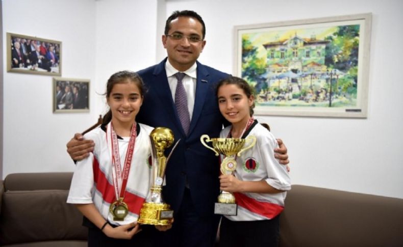 Bornova’nın Şampiyon ikizlerinden Başkan Atila’ya ziyaret