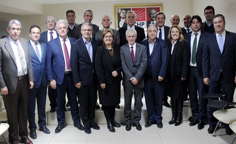 CHP İzmir'de belediye başkanlarından referandum toplantısı