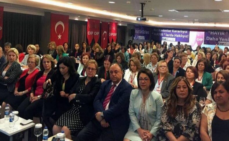CHP'li kadınlardan İzmir'de çarpıcı mesajlar