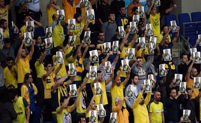 Fenerbahçe tribünleri Fethi Sekin'i unutmadı