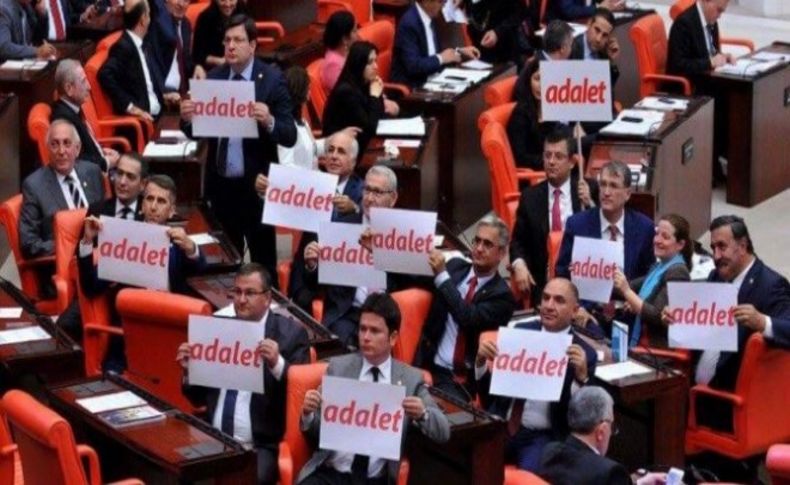 Enis Berberoğlu'nun tutuklanmasına Meclis'te protesto