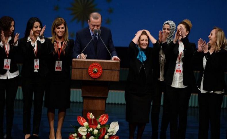 Erdoğan canlı yayında kararnameyi imzaladı