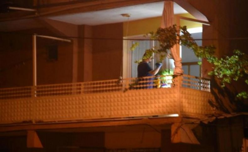 İzmir'de evinin balkonunda vurulan kişi hayatını kaybetti
